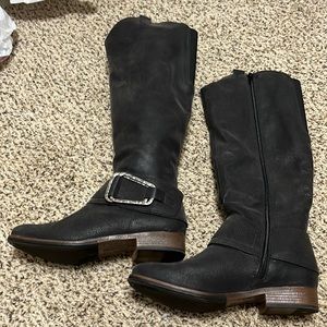 Maurice’s black buckle boots